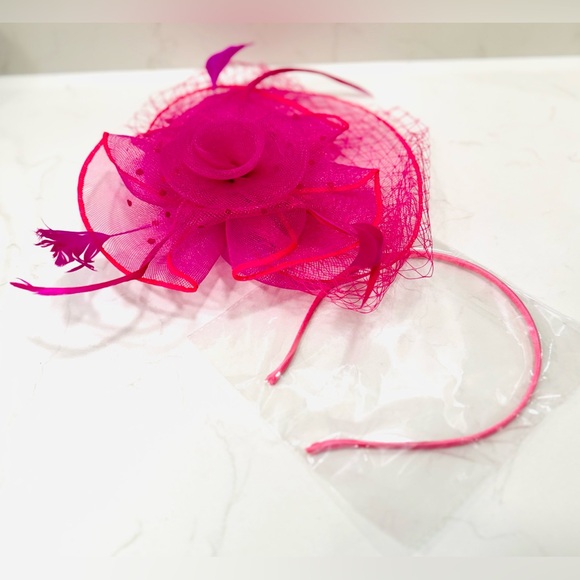 Beautiful ! Small Rose Mesh Feather Fascinator Headband ! - Picture 5 of 5